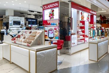 Clarins prépare le déploiement multi-pays de son chatbot client en IA générative