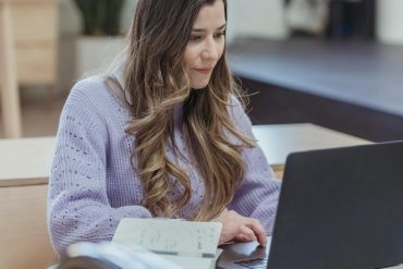 Neuf femmes centrées sur des projets d’IA pour le bien commun, finalistes du Prix les Margaret de JFD